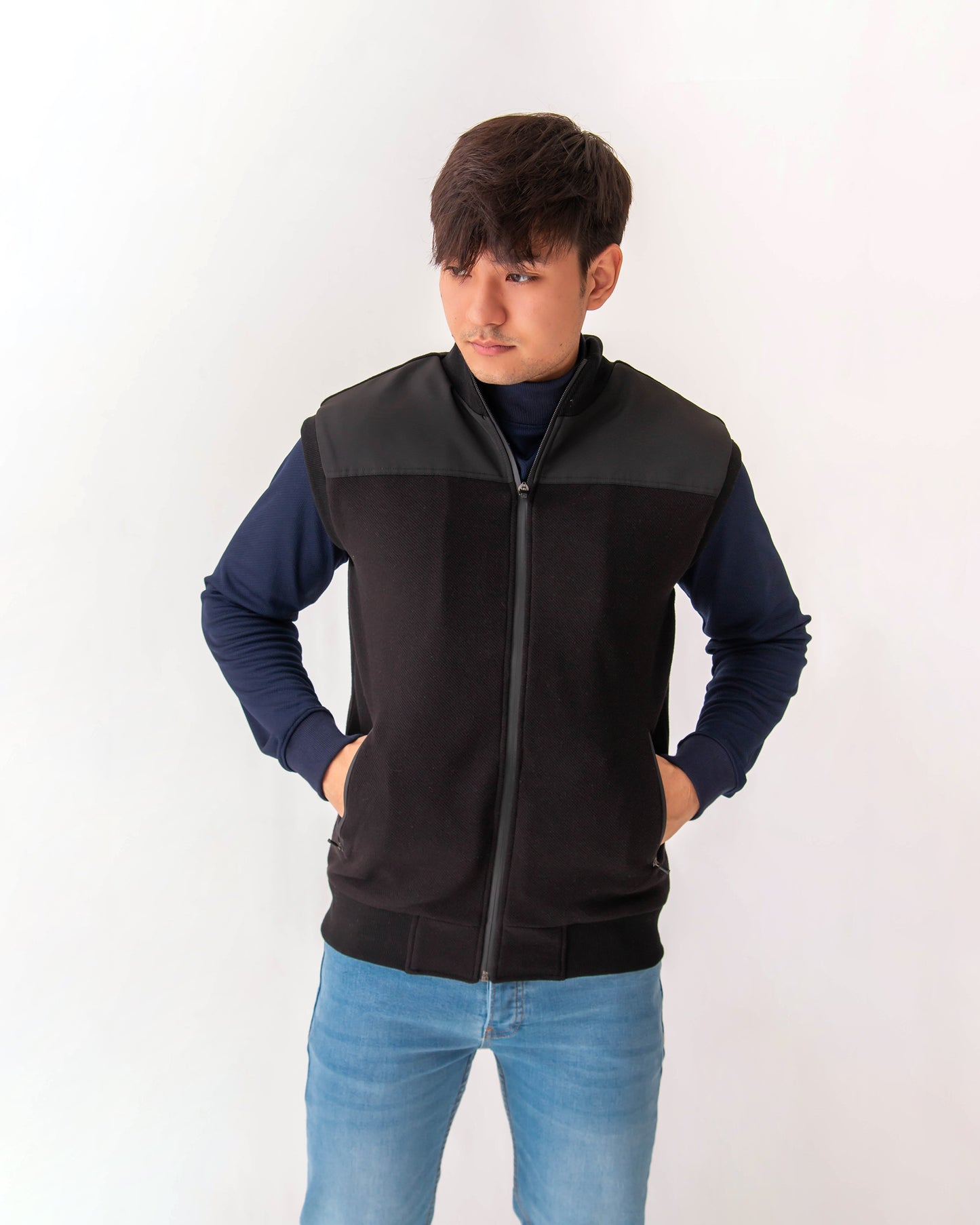 MEN SLEEVELESS JACKET - COAL